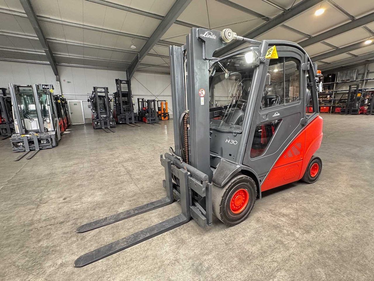 2010 S+UVV 06/26 LINDE H30D 3.+4.VALVE TRIPLEX 466CM DIESEL FORKLIFT 12.073 HOURS - Chariot élévateur: photos 4 2010 S+UVV 06/26 LINDE H30D 3.+4.VALVE TRIPLEX 466CM DIESEL FORKLIFT 12.073 HOURS - Chariot élévateur: photos 4