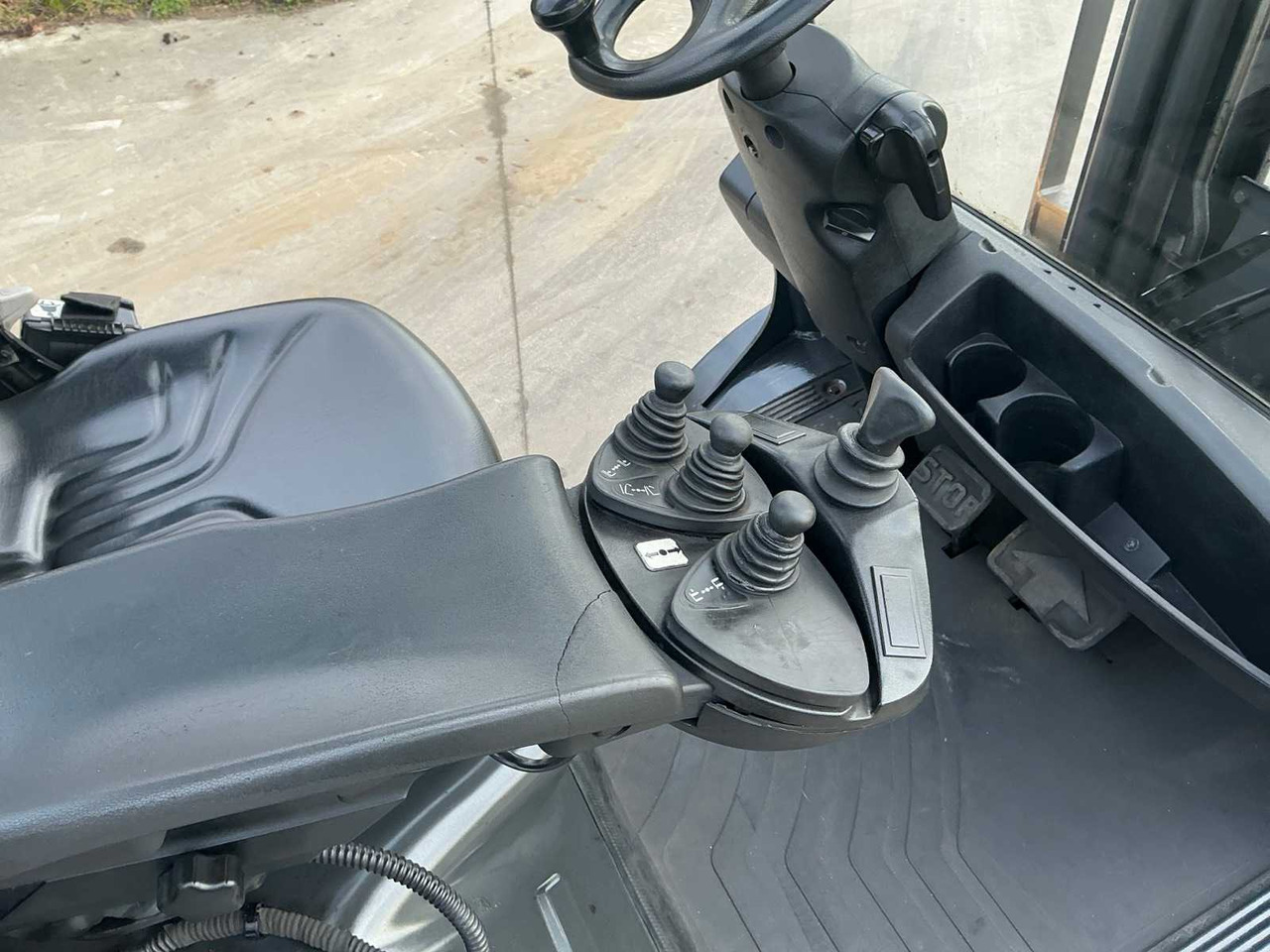 Chariot élévateur 2012 LINDE H30T-01 FORKLIFT: photos 26