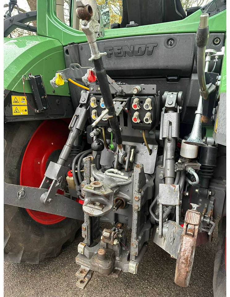 2015 FENDT 312 VARIO S4 ALL-WHEEL DRIVE FARM TRACTOR - Tracteur agricole: photos 3 2015 FENDT 312 VARIO S4 ALL-WHEEL DRIVE FARM TRACTOR - Tracteur agricole: photos 3