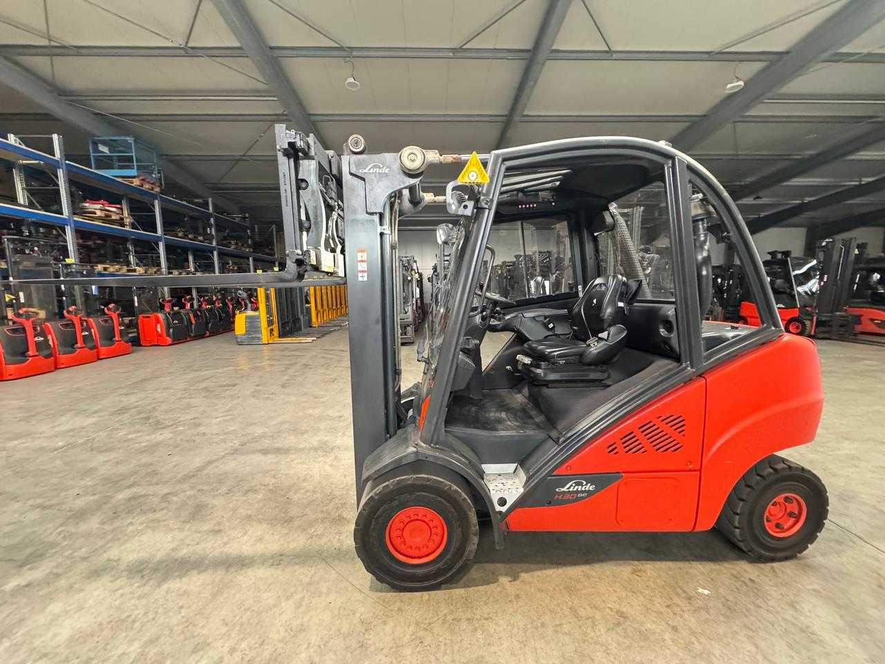 2016 SERVICE + UVV 10/2026 LINDE H30D 3RD+4TH VALVE FORK ADJUSTER TRIPLEX 465CM DIESEL FORKLIFT - Chariot élévateur: photos 3 2016 SERVICE + UVV 10/2026 LINDE H30D 3RD+4TH VALVE FORK ADJUSTER TRIPLEX 465CM DIESEL FORKLIFT - Chariot élévateur: photos 3