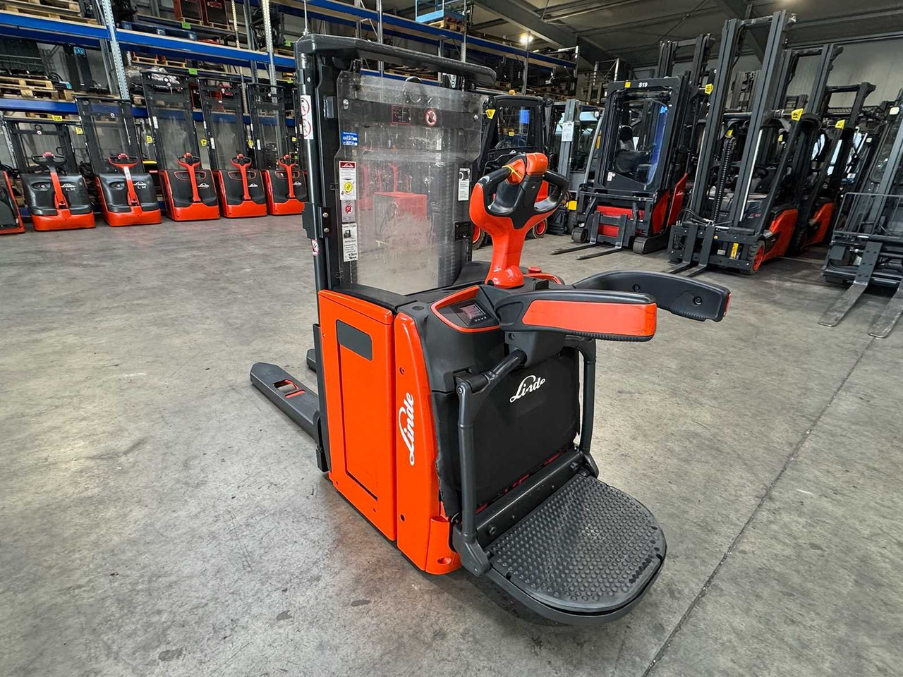 2017 SERVICE +UVV 10/2026 LINDE L14AP EVO 1.400KG SCALE PALLET TRUCK ANT 3.817 HOURS - Chariot élévateur: photos 1 2017 SERVICE +UVV 10/2026 LINDE L14AP EVO 1.400KG SCALE PALLET TRUCK ANT 3.817 HOURS - Chariot élévateur: photos 1