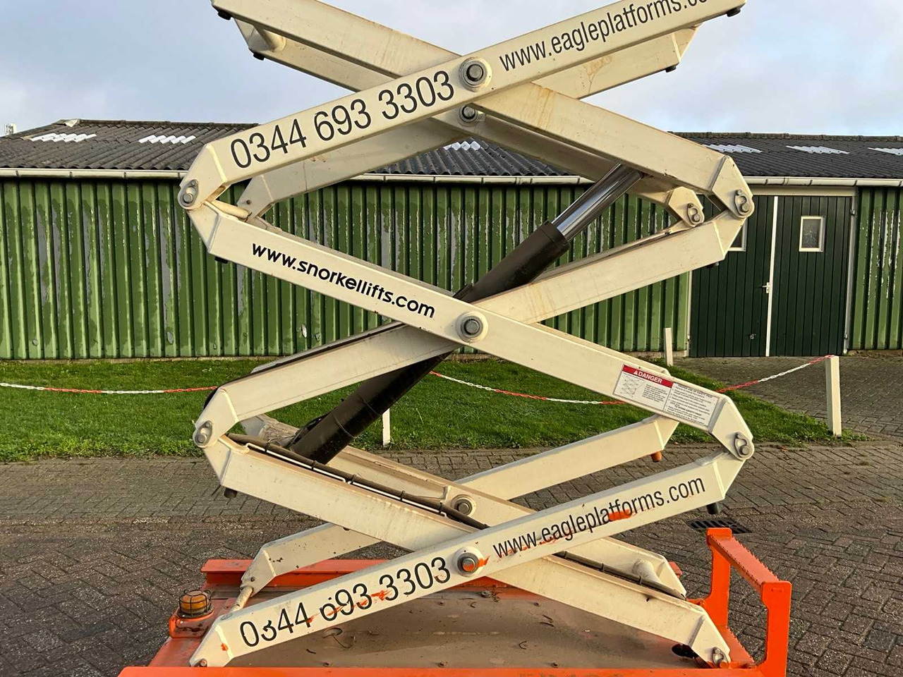 2017 SNORKEL S3219E AERIAL WORK PLATFORM - Nacelle: photos 5 2017 SNORKEL S3219E AERIAL WORK PLATFORM - Nacelle: photos 5