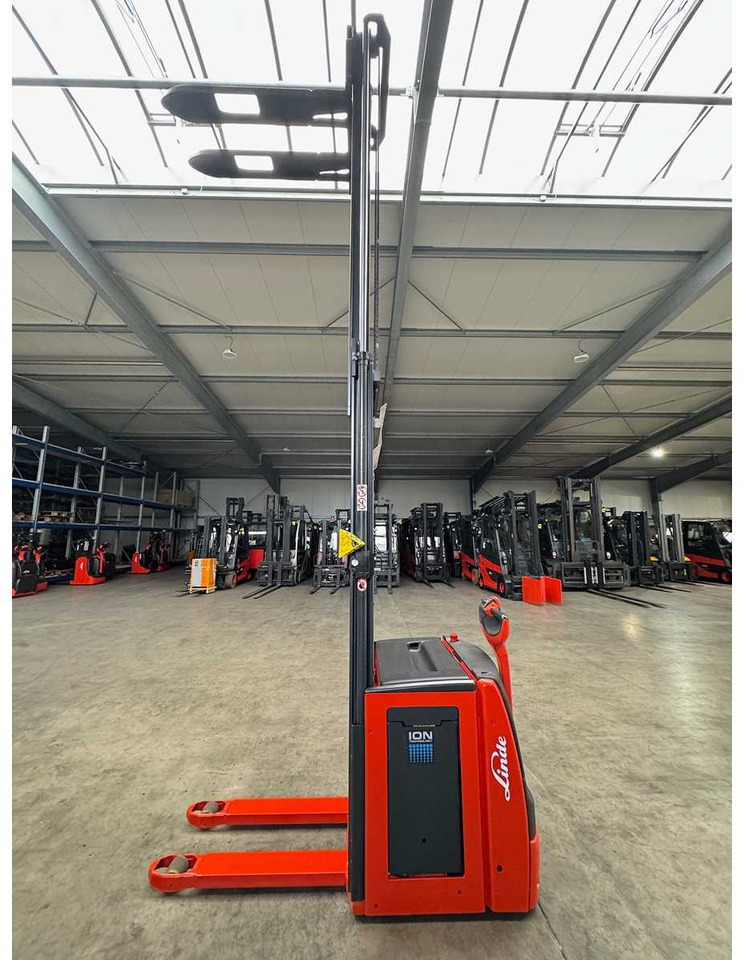 2018 SERVICE +UVV 09/2026 LINDE L14 LITHIUM LI-ION 1.400KG PALLET TRUCK ANT 2.942 HOURS - Chariot élévateur: photos 4 2018 SERVICE +UVV 09/2026 LINDE L14 LITHIUM LI-ION 1.400KG PALLET TRUCK ANT 2.942 HOURS - Chariot élévateur: photos 4