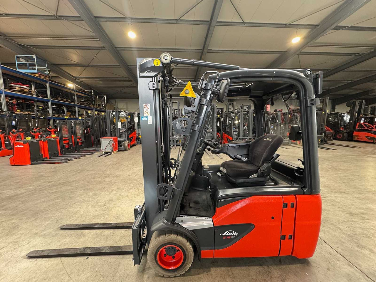 2018 SERVICE+UVV 10/2026 LINDE E18 EVO 1,800KG DUPLEX FREE LIFT ELECTRIC FORKLIFT 4,950 HOURS E20 - Chariot élévateur: photos 1 2018 SERVICE+UVV 10/2026 LINDE E18 EVO 1,800KG DUPLEX FREE LIFT ELECTRIC FORKLIFT 4,950 HOURS E20 - Chariot élévateur: photos 1