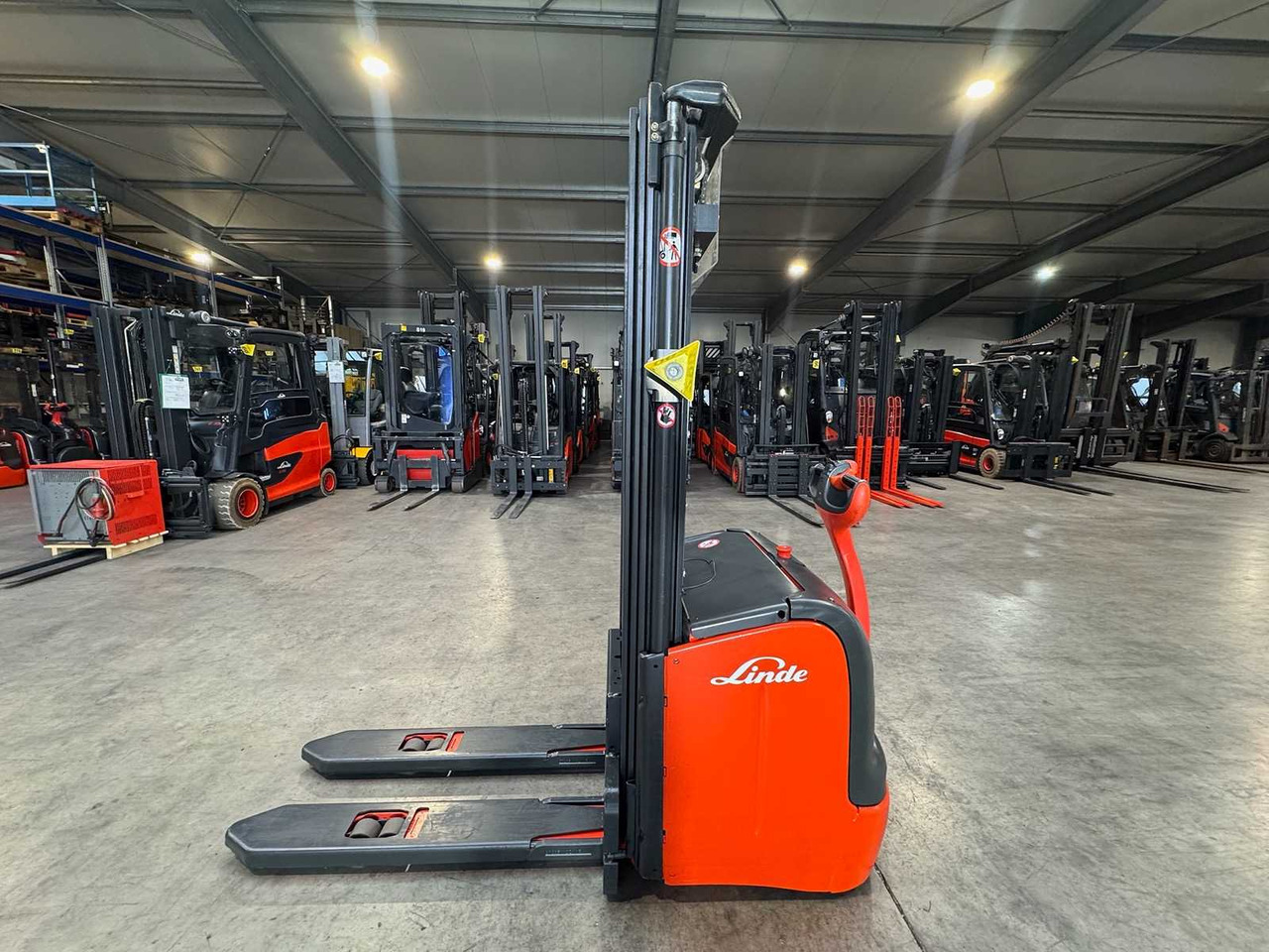 32/2019 SERVICE +UVV 10/2026 LINDE L14 TRIPLEX 470CM PALLET TRUCK ANT 1,983 HOURS - Chariot élévateur: photos 2 32/2019 SERVICE +UVV 10/2026 LINDE L14 TRIPLEX 470CM PALLET TRUCK ANT 1,983 HOURS - Chariot élévateur: photos 2