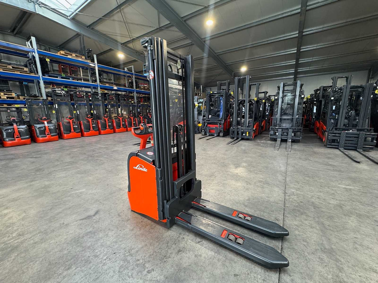 32/2019 SERVICE +UVV 10/2026 LINDE L14 TRIPLEX 470CM PALLET TRUCK ANT 1,983 HOURS - Chariot élévateur: photos 5 32/2019 SERVICE +UVV 10/2026 LINDE L14 TRIPLEX 470CM PALLET TRUCK ANT 1,983 HOURS - Chariot élévateur: photos 5