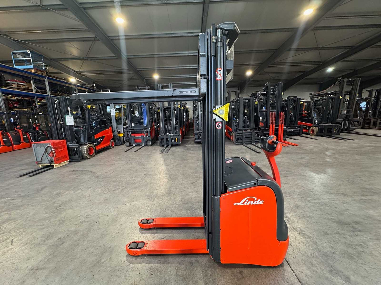 32/2019 SERVICE +UVV 10/2026 LINDE L14 TRIPLEX 470CM PALLET TRUCK ANT 1,983 HOURS - Chariot élévateur: photos 1 32/2019 SERVICE +UVV 10/2026 LINDE L14 TRIPLEX 470CM PALLET TRUCK ANT 1,983 HOURS - Chariot élévateur: photos 1