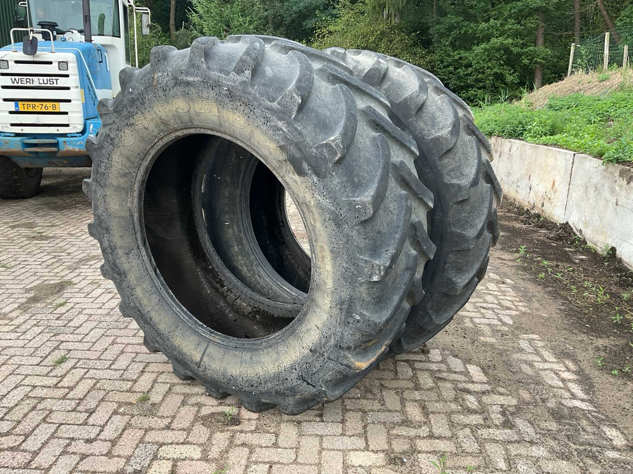629/70R42 - Pneus et jantes pour Tracteur agricole: photos 3 629/70R42 - Pneus et jantes pour Tracteur agricole: photos 3