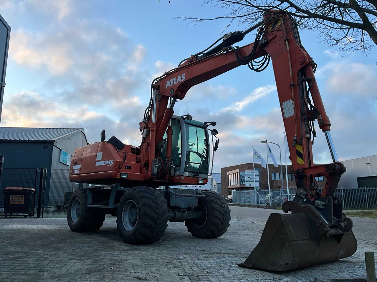 ATLAS WHEELED EXCAVATOR - Pelle sur pneus: photos 2 ATLAS WHEELED EXCAVATOR - Pelle sur pneus: photos 2