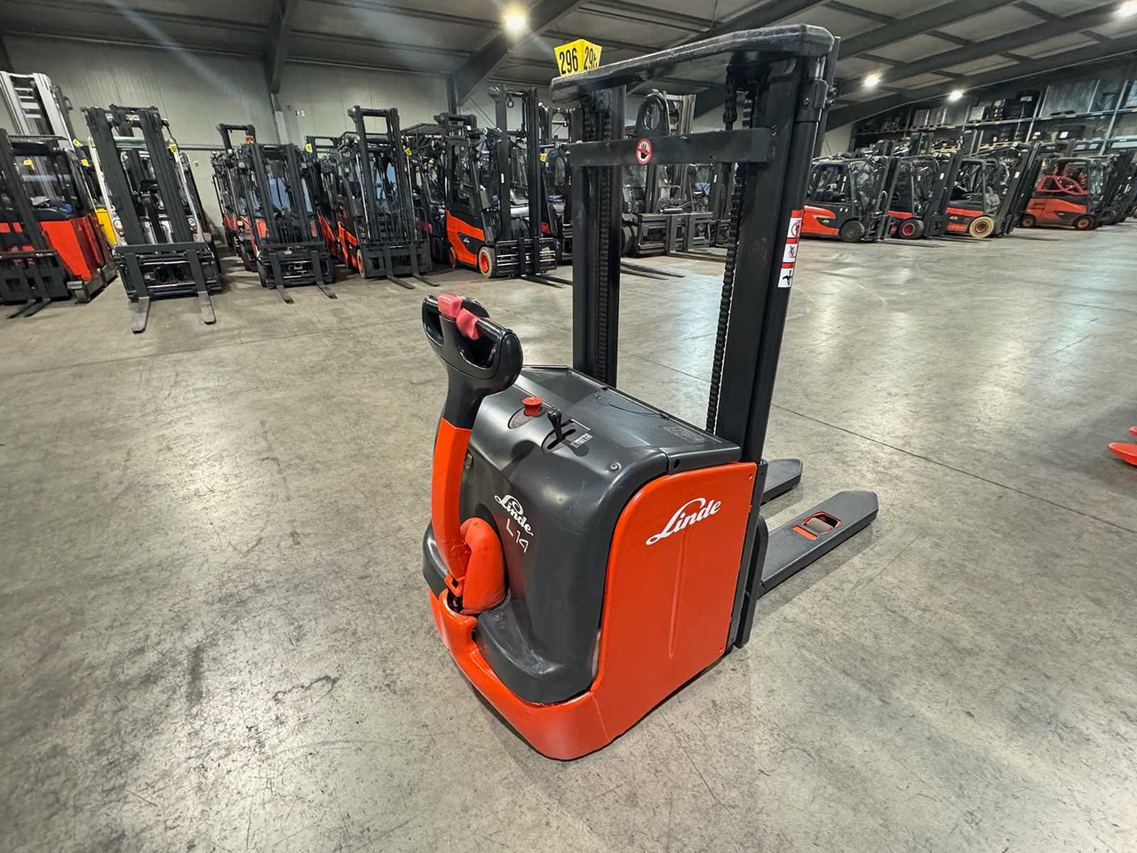 BATTERY 2020 LINDE L14 1.400KG PALLET TRUCK STACKER ANT STACKER - Chariot élévateur: photos 2 BATTERY 2020 LINDE L14 1.400KG PALLET TRUCK STACKER ANT STACKER - Chariot élévateur: photos 2