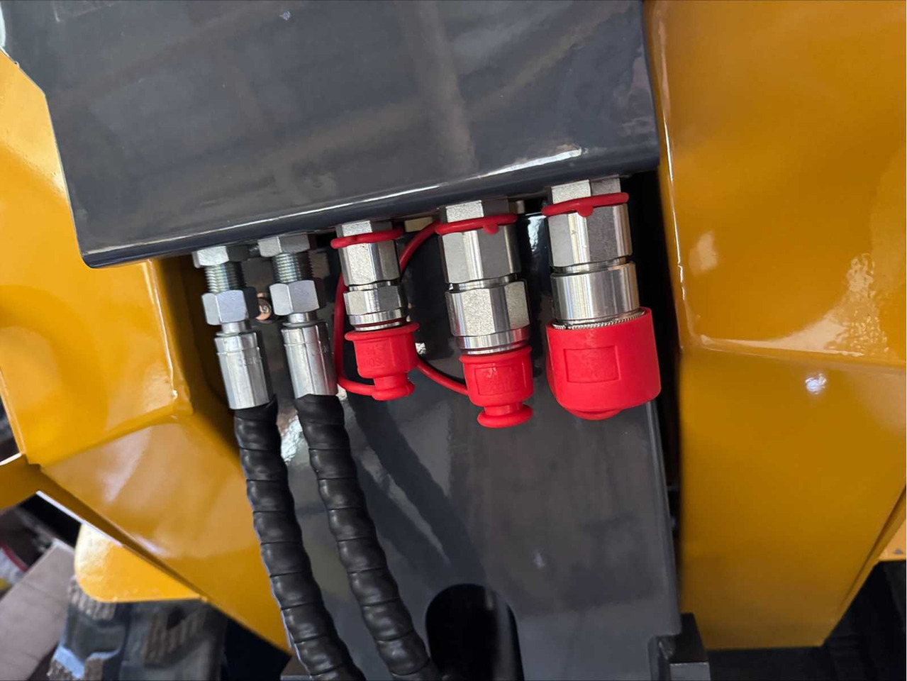 BISONTEK - 2024 - BT360 - SKID STEER LOADER - Chargeuse compacte sur chenilles: photos 3 BISONTEK - 2024 - BT360 - SKID STEER LOADER - Chargeuse compacte sur chenilles: photos 3