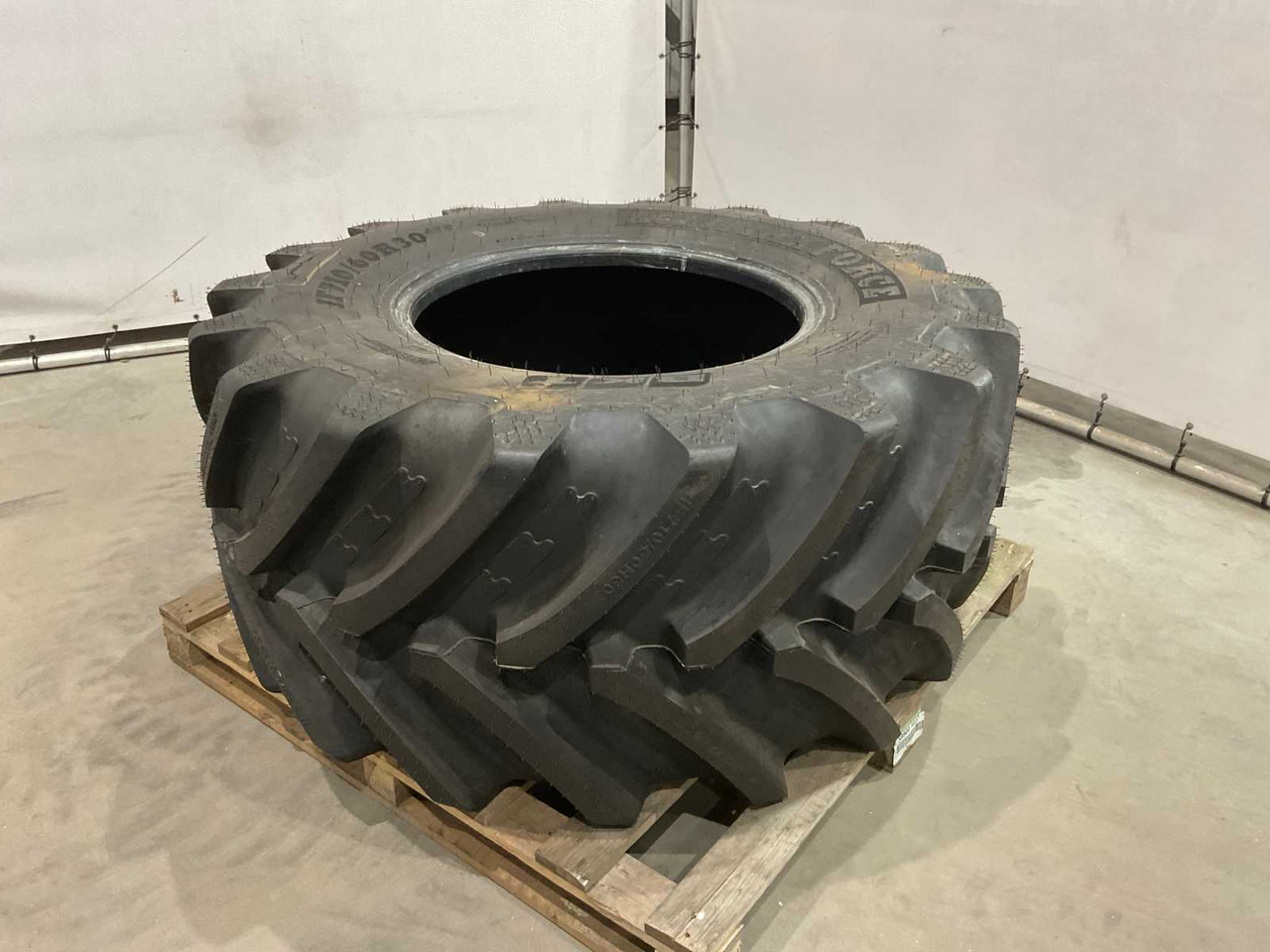 BKT AgrimaxForce - Pneus et jantes pour Tracteur agricole: photos 2 BKT AgrimaxForce - Pneus et jantes pour Tracteur agricole: photos 2