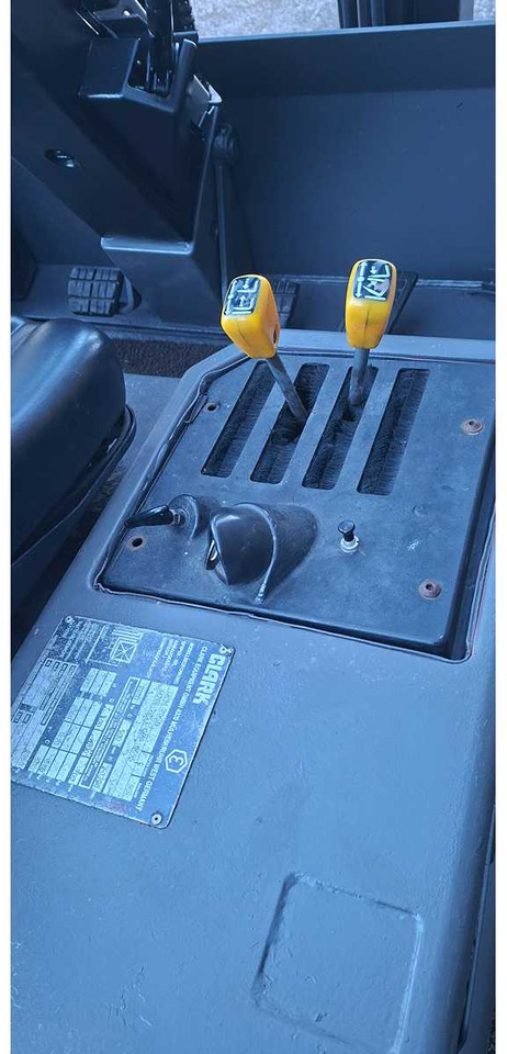 Chariot élévateur CLARK - DPM 20 SB - 1990 - FORKLIFT: photos 11 Chariot élévateur CLARK - DPM 20 SB - 1990 - FORKLIFT: photos 11