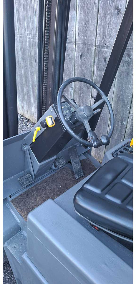 Chariot élévateur CLARK - DPM 20 SB - 1990 - FORKLIFT: photos 8 Chariot élévateur CLARK - DPM 20 SB - 1990 - FORKLIFT: photos 8