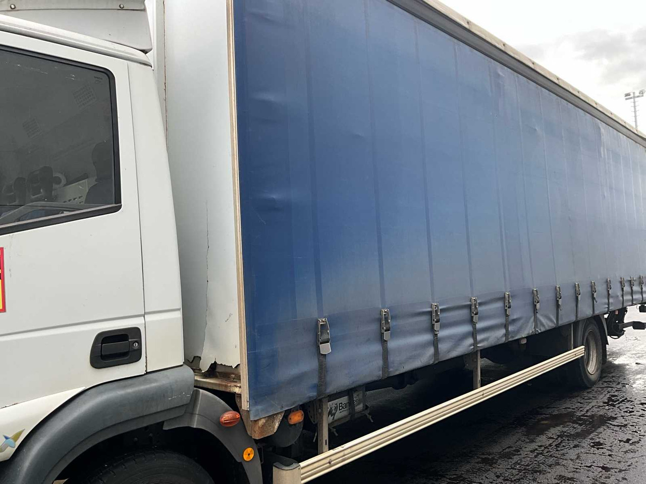 2008 IVECO EUROCARGO 120E22 - CURTAINSIDER & TAILGATE - Camion: photos 2 2008 IVECO EUROCARGO 120E22 - CURTAINSIDER & TAILGATE - Camion: photos 2