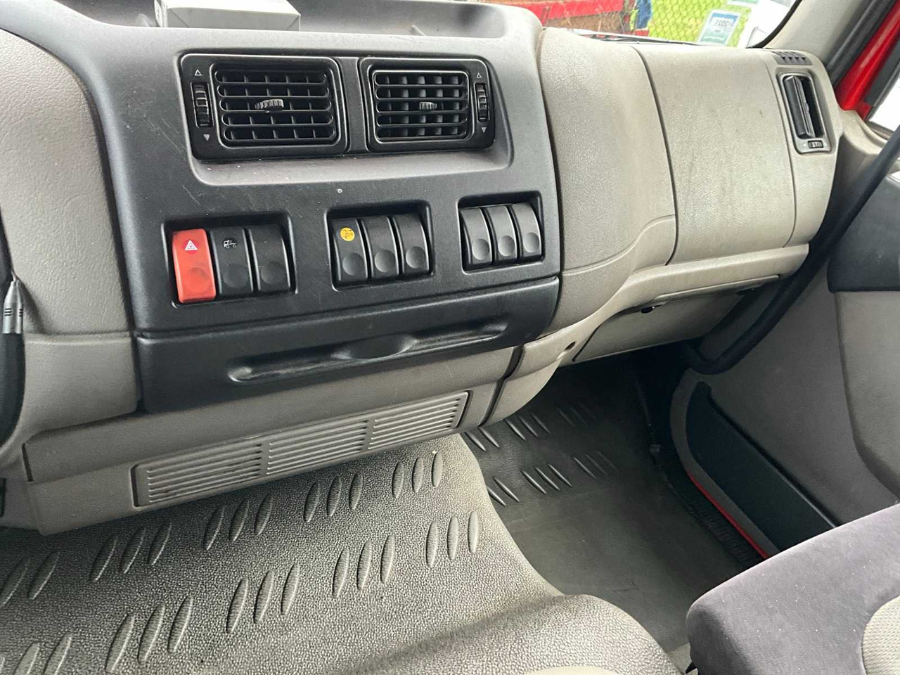 Camion 2010 DAF LF 55.250 - HYDRAULIC TAIL LIFT - 183000KM: photos 37 Camion 2010 DAF LF 55.250 - HYDRAULIC TAIL LIFT - 183000KM: photos 37