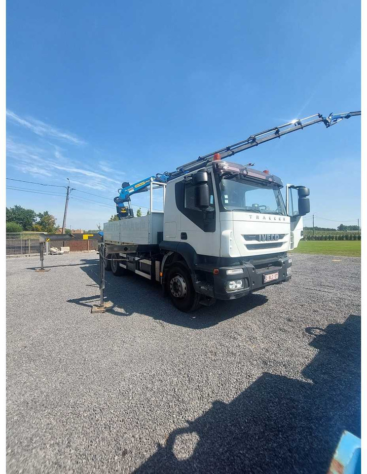 IVECO - TRACTOR - TRUCK - 2009 WITH PALLFINGER CRANE - Camion: photos 2 IVECO - TRACTOR - TRUCK - 2009 WITH PALLFINGER CRANE - Camion: photos 2