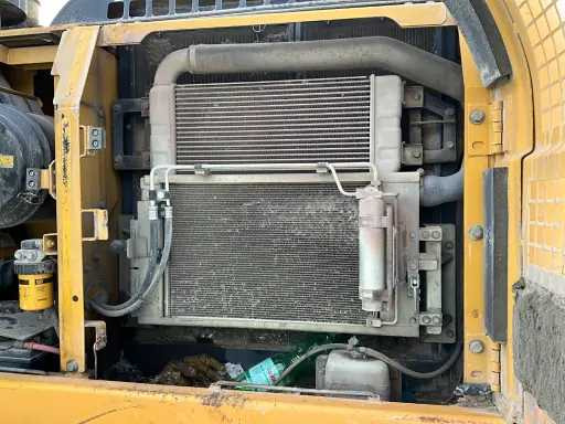 Pelle sur chenille Cat 323D LN: photos 16
