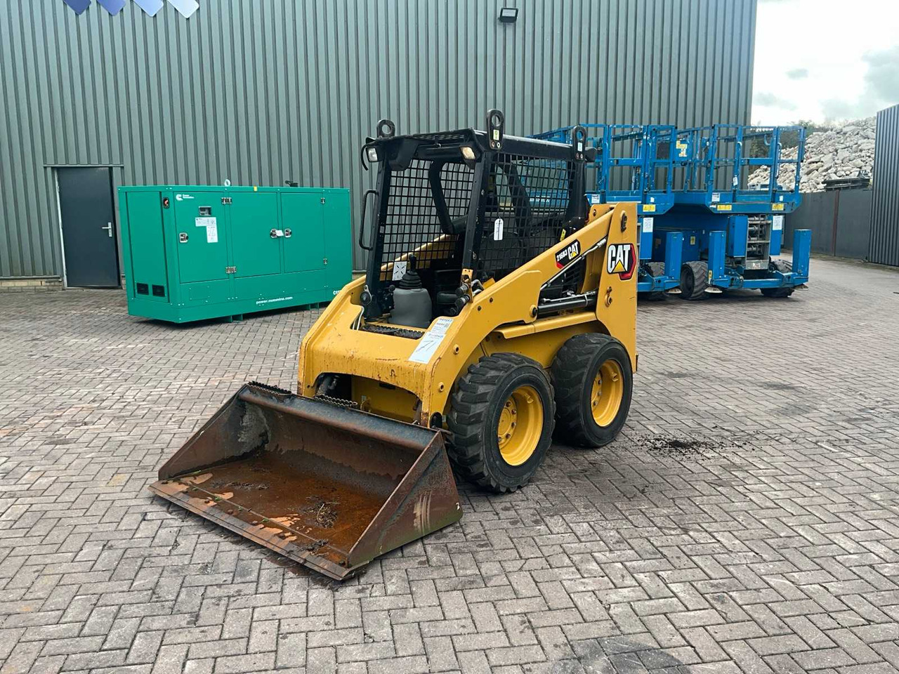 Caterpillar 216B3 - Mini chargeuse: photos 1 Caterpillar 216B3 - Mini chargeuse: photos 1