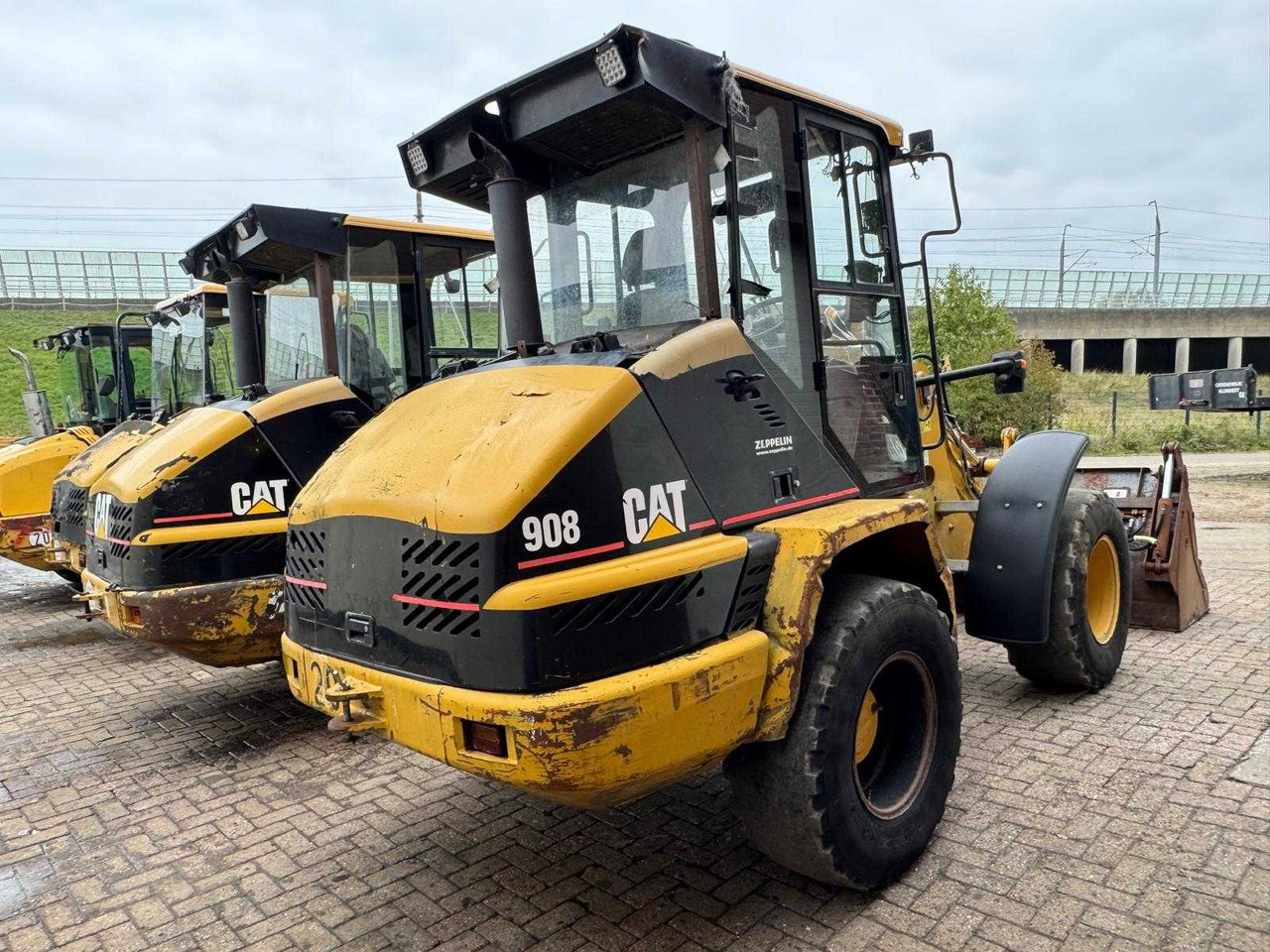 Caterpillar 908 908 908H 906 wegens contractbreuk - Chargeuse sur pneus: photos 5 Caterpillar 908 908 908H 906 wegens contractbreuk - Chargeuse sur pneus: photos 5