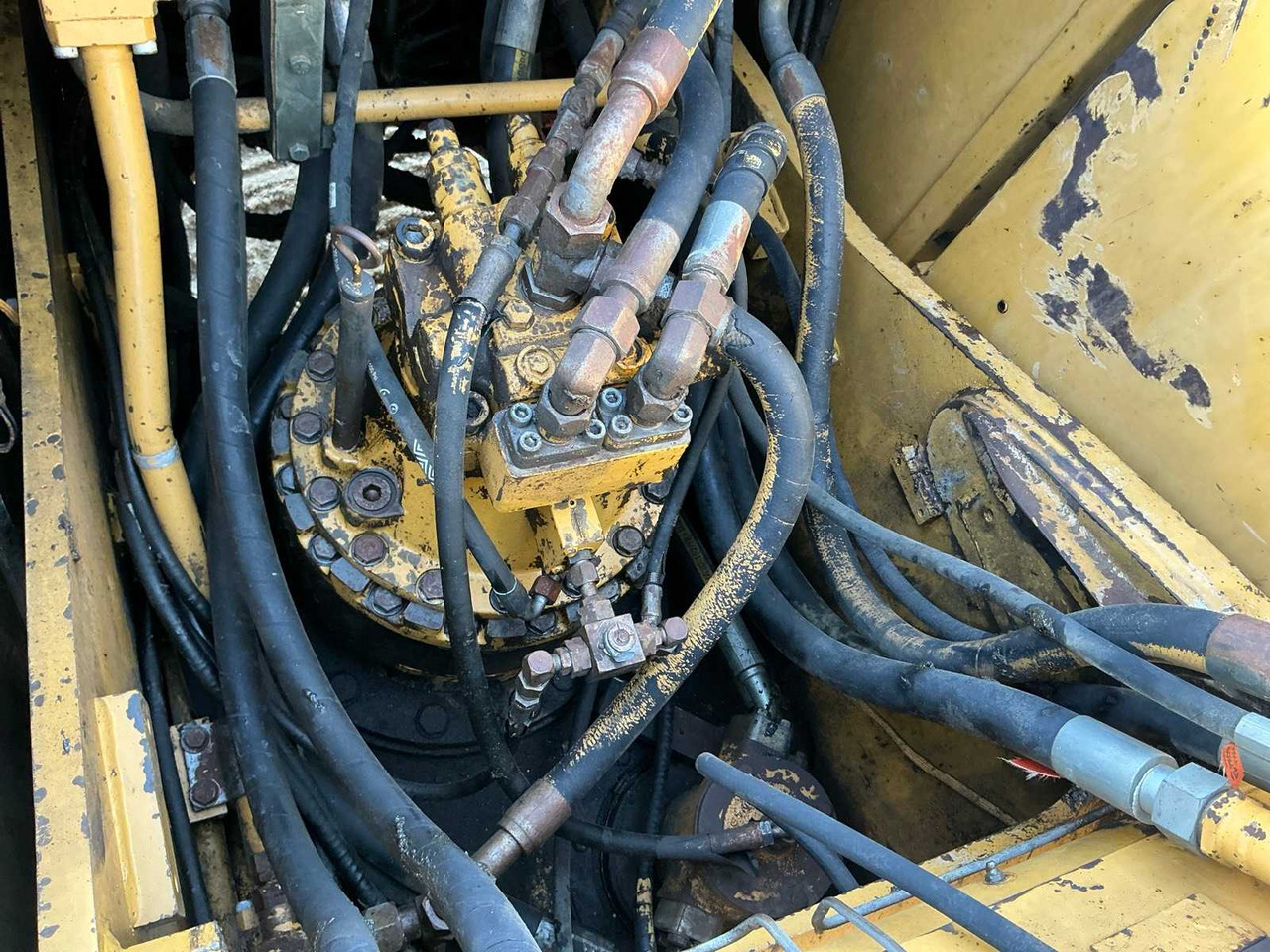 Caterpillar CATERPILLAR - 320 L - TRACKED EXCAVATOR - 1995 - Pelle sur chenille: photos 2 Caterpillar CATERPILLAR - 320 L - TRACKED EXCAVATOR - 1995 - Pelle sur chenille: photos 2