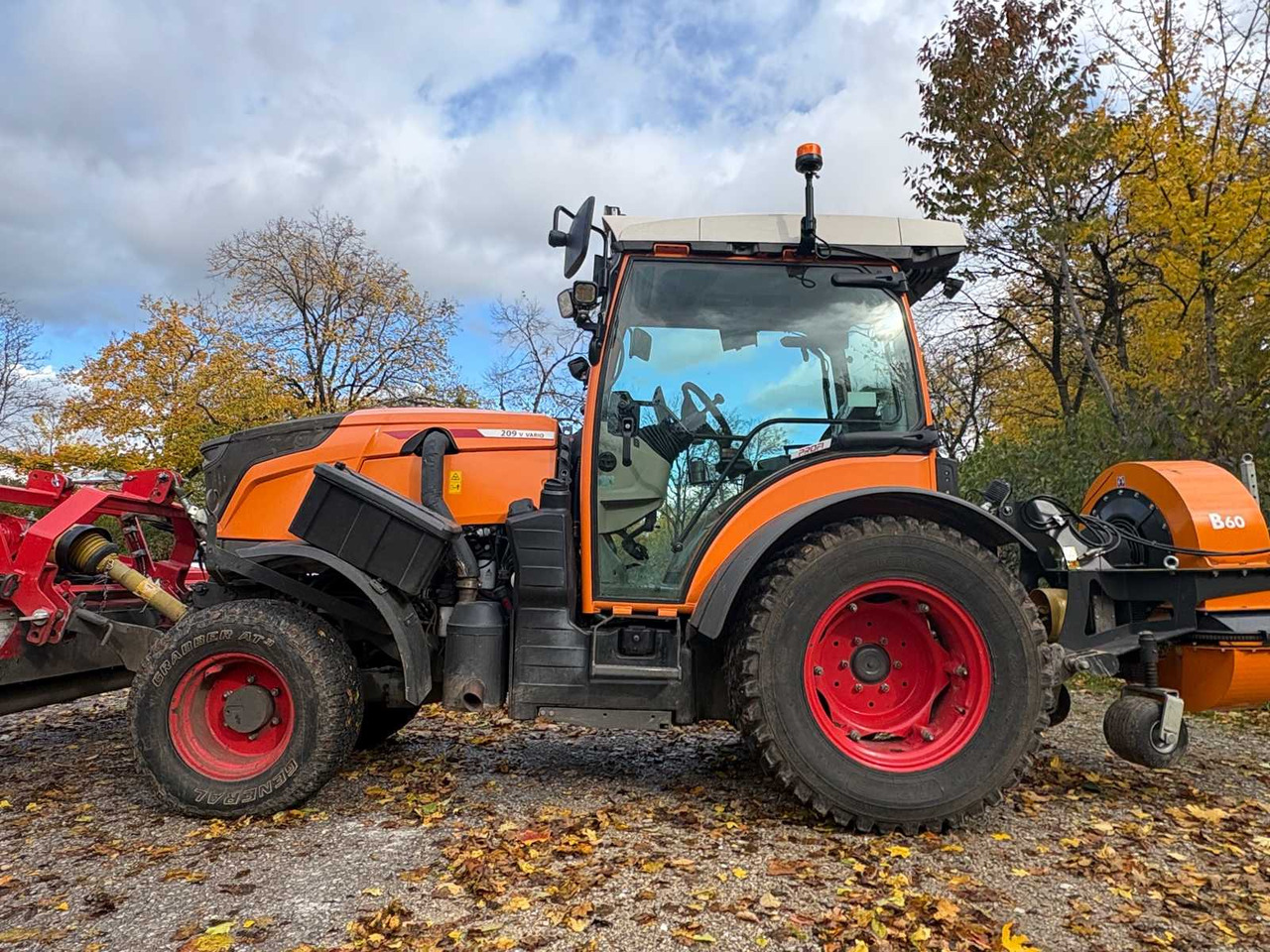 FENDT 209 V VARIO FARM TRACTOR WITH ALL-WHEEL DRIVE - Tracteur agricole: photos 2 FENDT 209 V VARIO FARM TRACTOR WITH ALL-WHEEL DRIVE - Tracteur agricole: photos 2