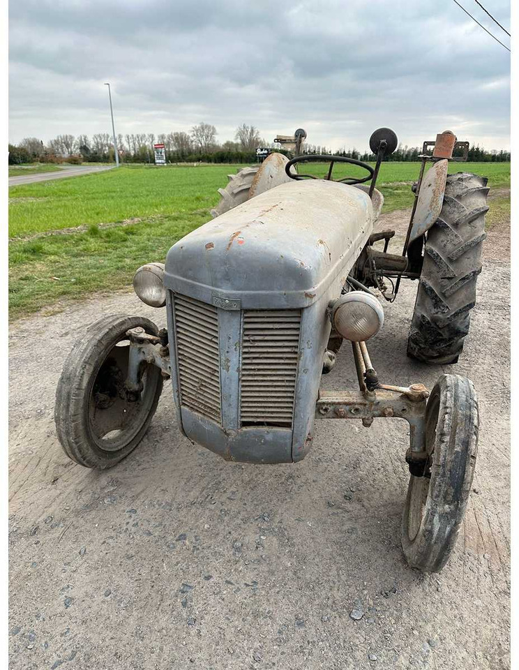 Ferguson - Tracteur agricole: photos 3 Ferguson - Tracteur agricole: photos 3
