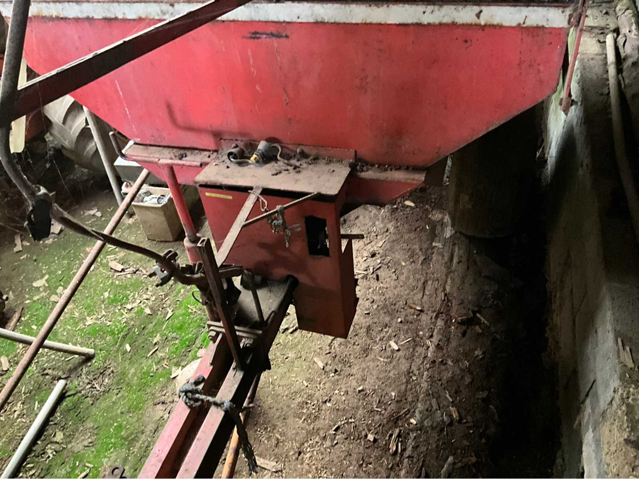 Fertilizer Seeder - Semoir/ Planteuse: photos 4 Fertilizer Seeder - Semoir/ Planteuse: photos 4
