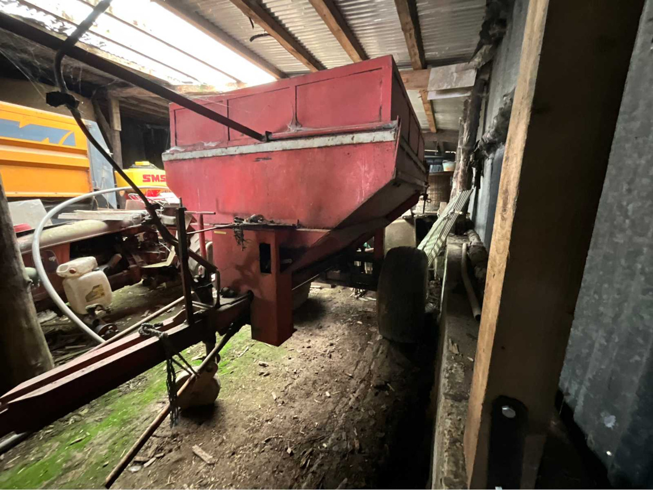 Fertilizer Seeder - Semoir/ Planteuse: photos 1 Fertilizer Seeder - Semoir/ Planteuse: photos 1