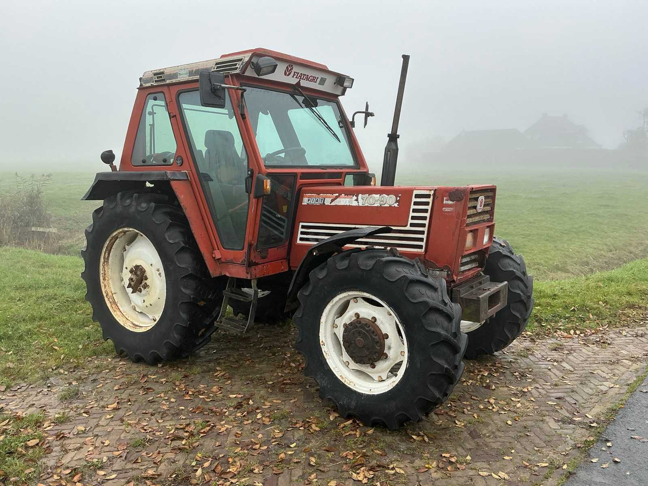 Fiat 1990 FIAT 70-90 DT ALL-WHEEL DRIVE FARM TRACTOR - Tracteur agricole: photos 3 Fiat 1990 FIAT 70-90 DT ALL-WHEEL DRIVE FARM TRACTOR - Tracteur agricole: photos 3