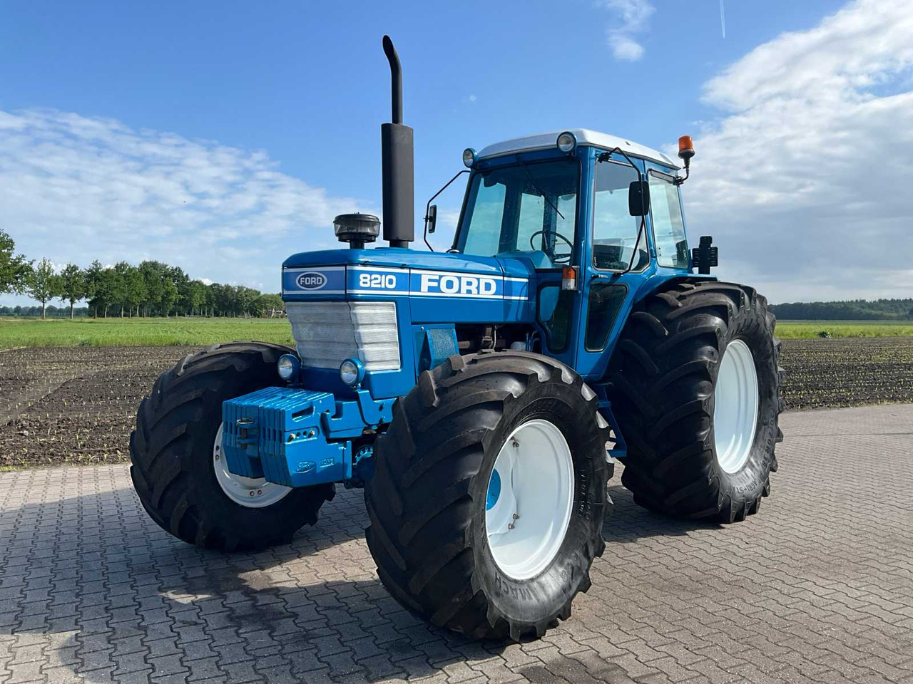 Ford 8210 - Tracteur agricole: photos 1 Ford 8210 - Tracteur agricole: photos 1
