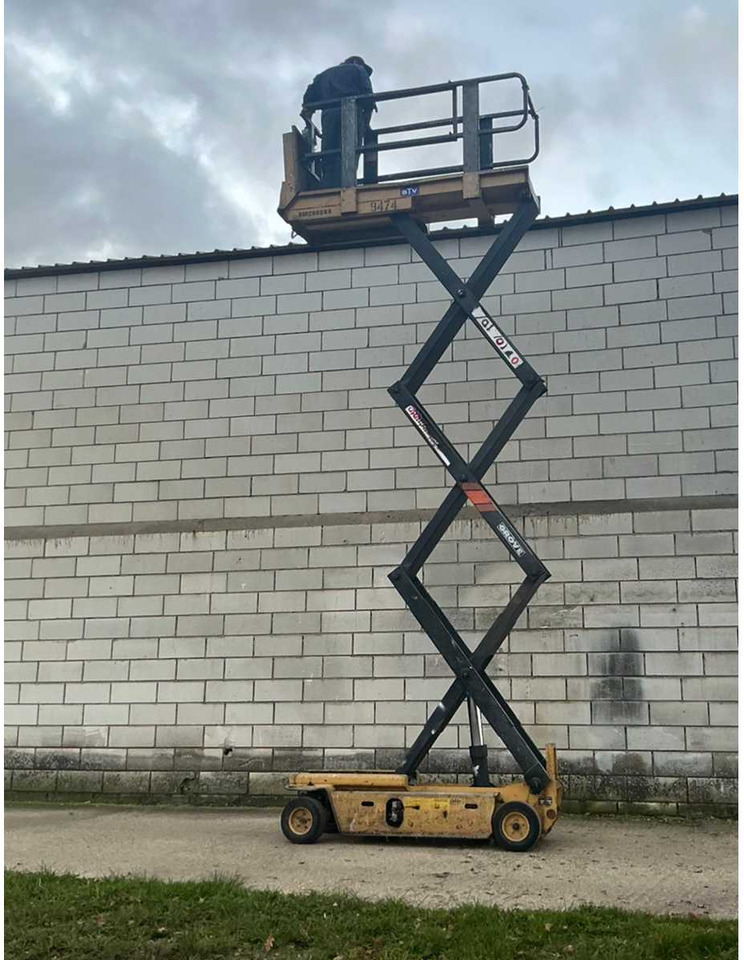 GROVE MFG SCISSOR LIFT SM2633BE AERIAL PLATFORM - Nacelle: photos 3 GROVE MFG SCISSOR LIFT SM2633BE AERIAL PLATFORM - Nacelle: photos 3