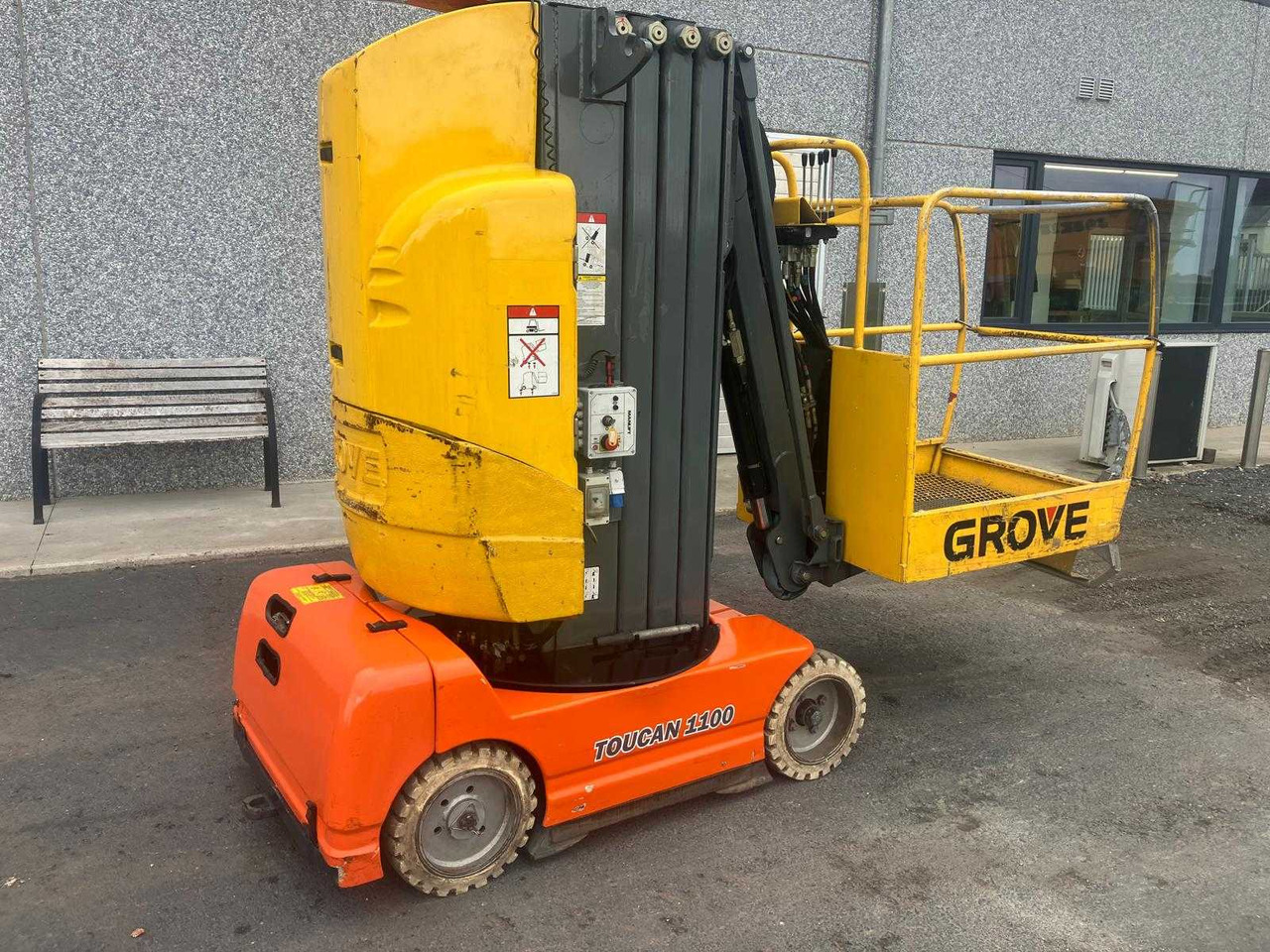 GROVE TOUCAN 1100 C AERIAL PLATFORM 2001 - Nacelle: photos 5 GROVE TOUCAN 1100 C AERIAL PLATFORM 2001 - Nacelle: photos 5