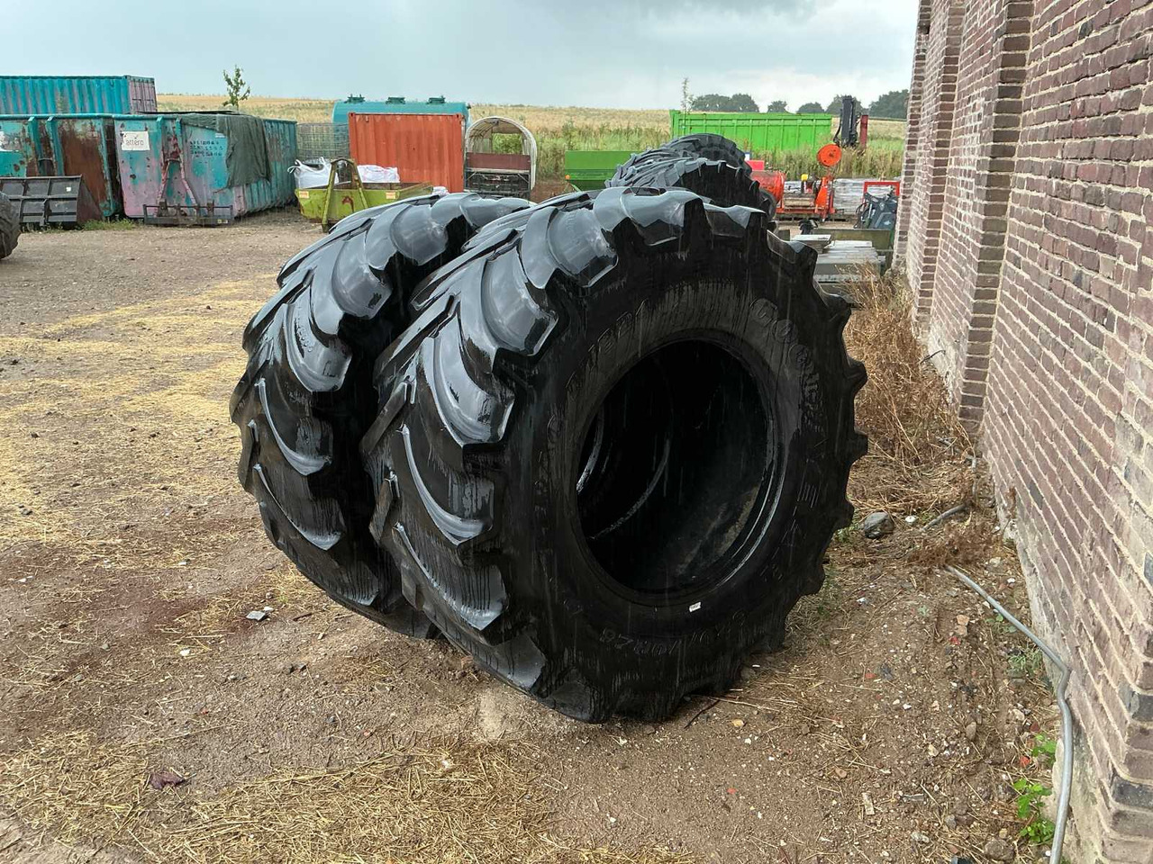Goodyear Optitrac DT 824 - Pneus et jantes pour Tracteur agricole: photos 1 Goodyear Optitrac DT 824 - Pneus et jantes pour Tracteur agricole: photos 1