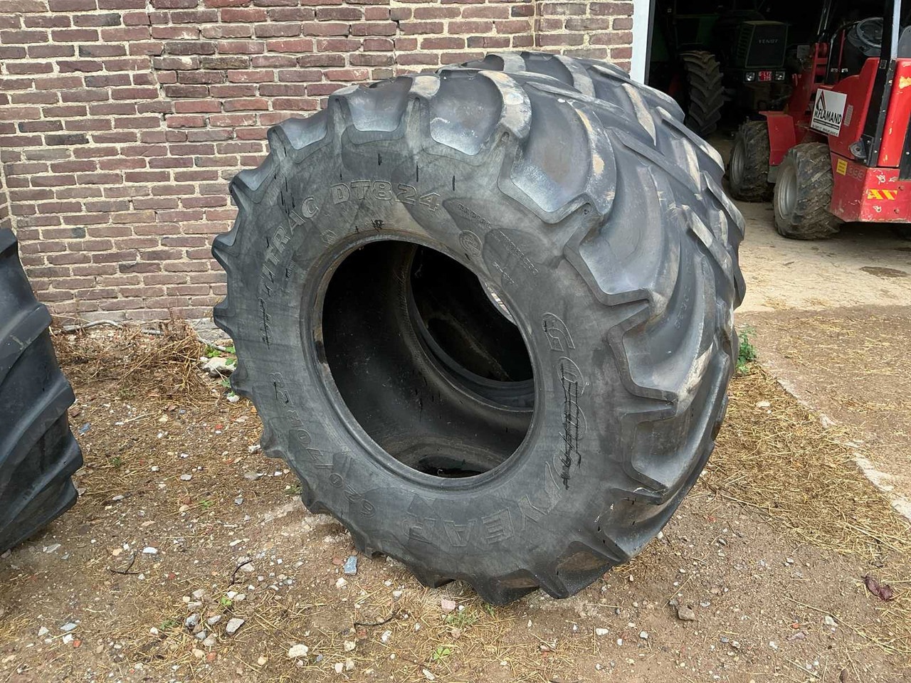 Goodyear Optitrac DT 824 - Pneus et jantes pour Tracteur agricole: photos 3 Goodyear Optitrac DT 824 - Pneus et jantes pour Tracteur agricole: photos 3