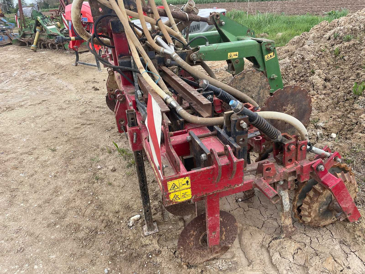 Guilbart Striptill - Outils du sol: photos 1 Guilbart Striptill - Outils du sol: photos 1
