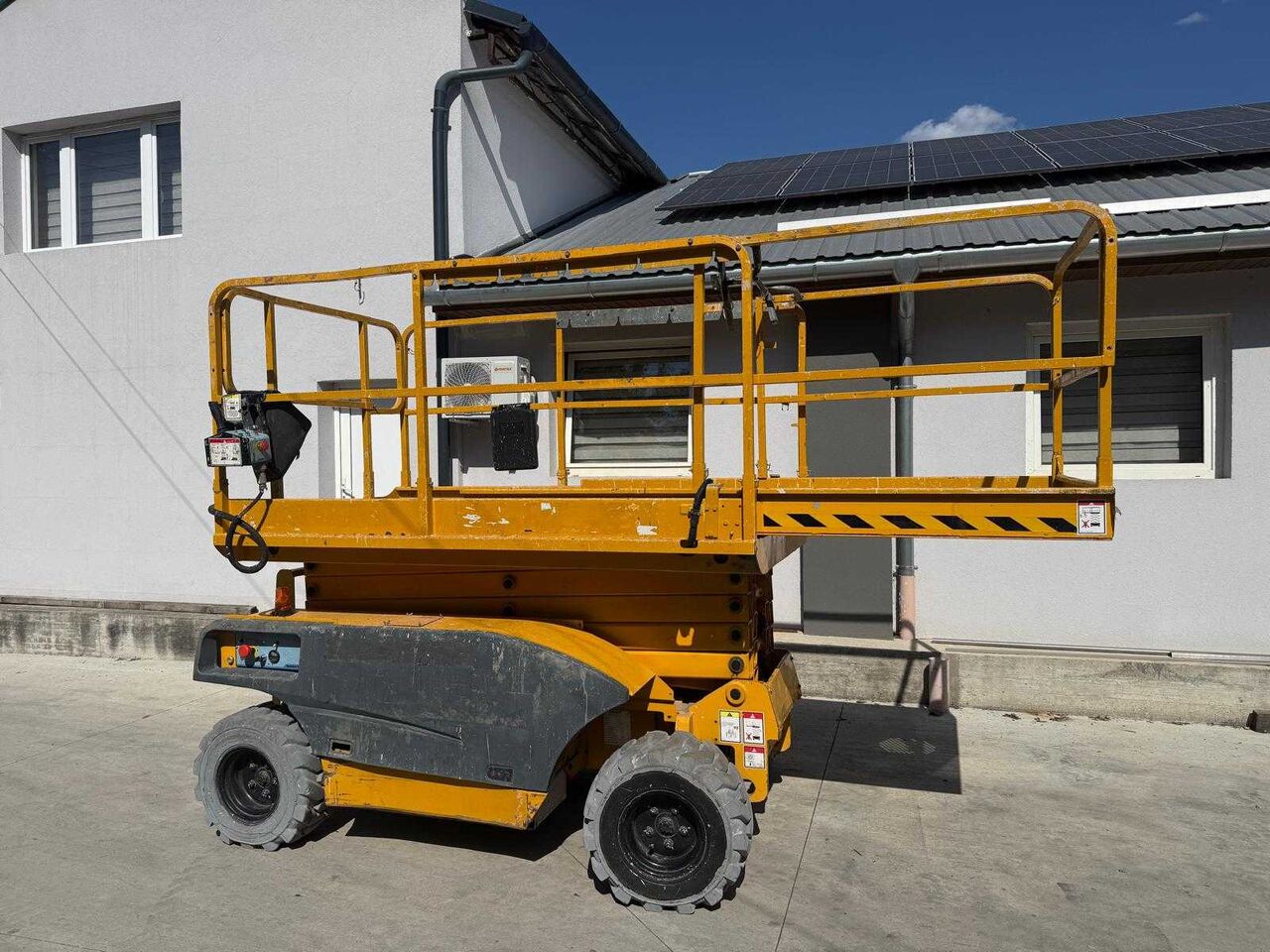 HAULOTTE - COMPACT 12 RTE - AERIAL WORK PLATFORMS 4X4 - 2007 - Nacelle: photos 4 HAULOTTE - COMPACT 12 RTE - AERIAL WORK PLATFORMS 4X4 - 2007 - Nacelle: photos 4