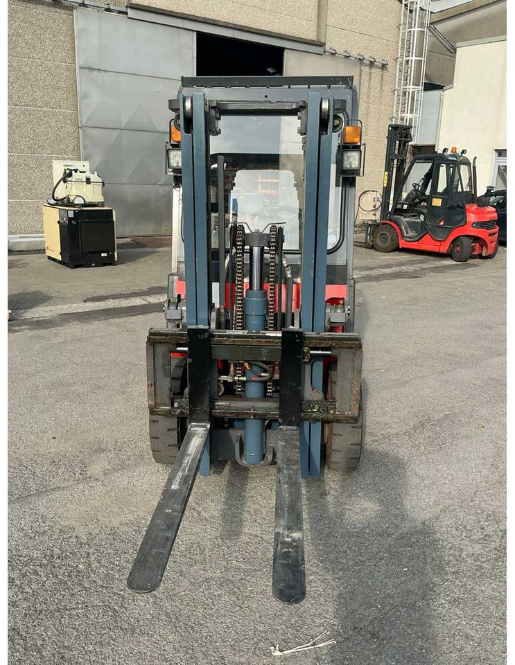 HELI CPD25 FORKLIFT - Chariot élévateur: photos 2 HELI CPD25 FORKLIFT - Chariot élévateur: photos 2