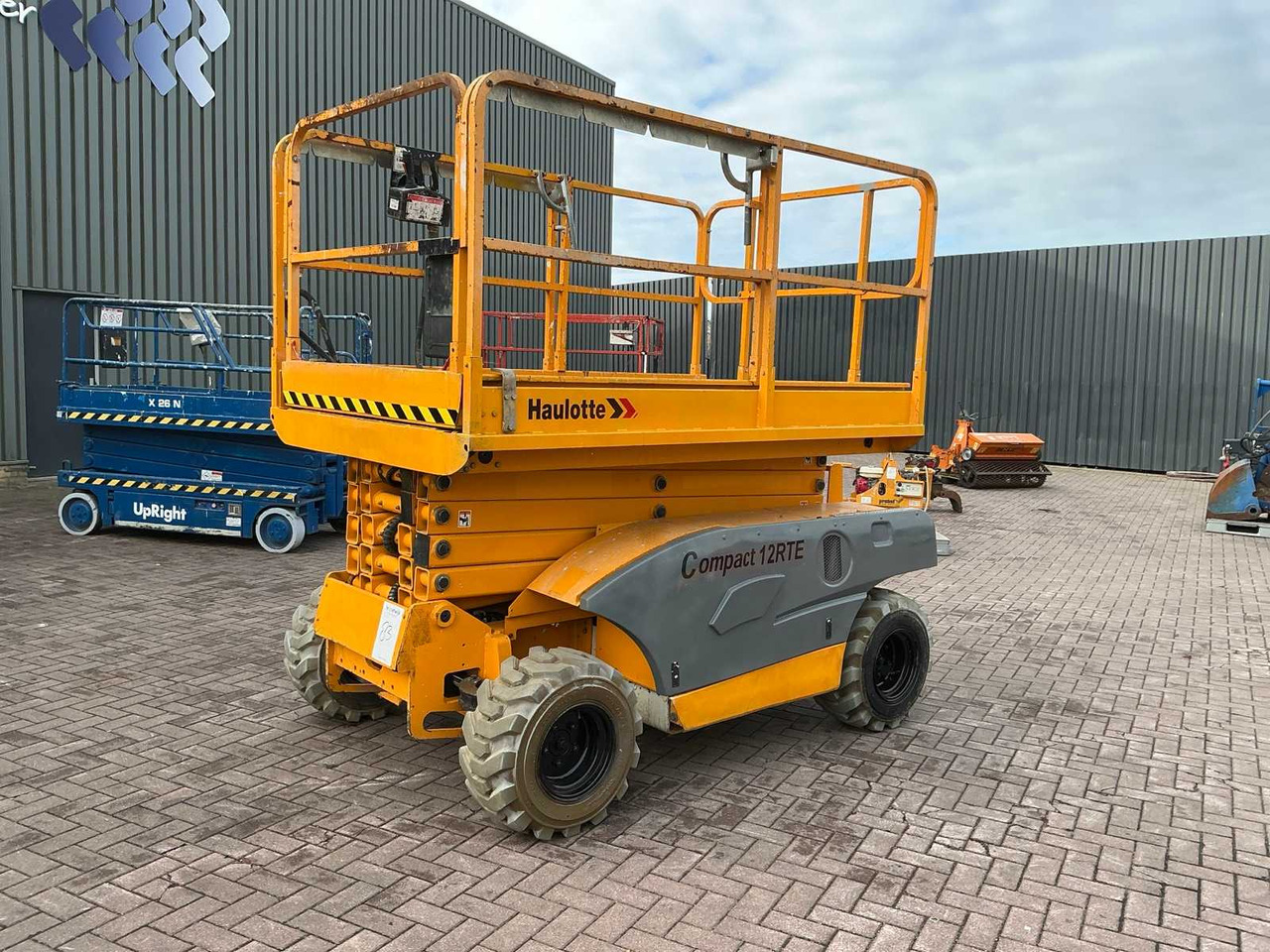 Haulotte Compact 12 - Nacelle: photos 1 Haulotte Compact 12 - Nacelle: photos 1