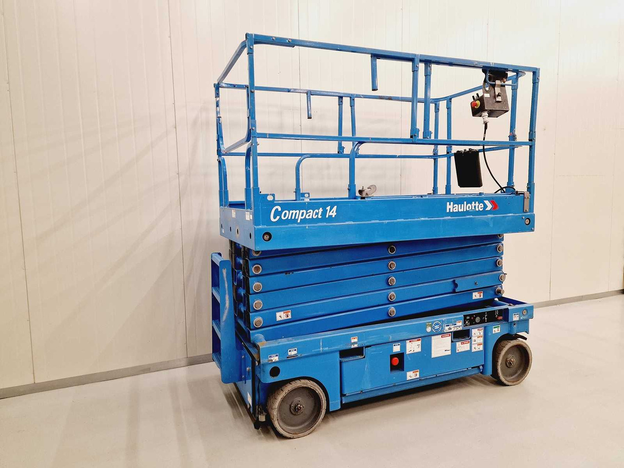 Haulotte Compact 14 - Nacelle: photos 1 Haulotte Compact 14 - Nacelle: photos 1