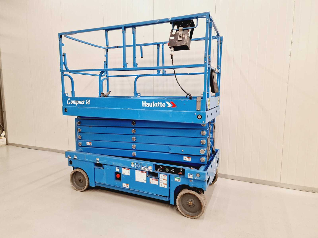 Haulotte Compact 14 - Nacelle: photos 3 Haulotte Compact 14 - Nacelle: photos 3