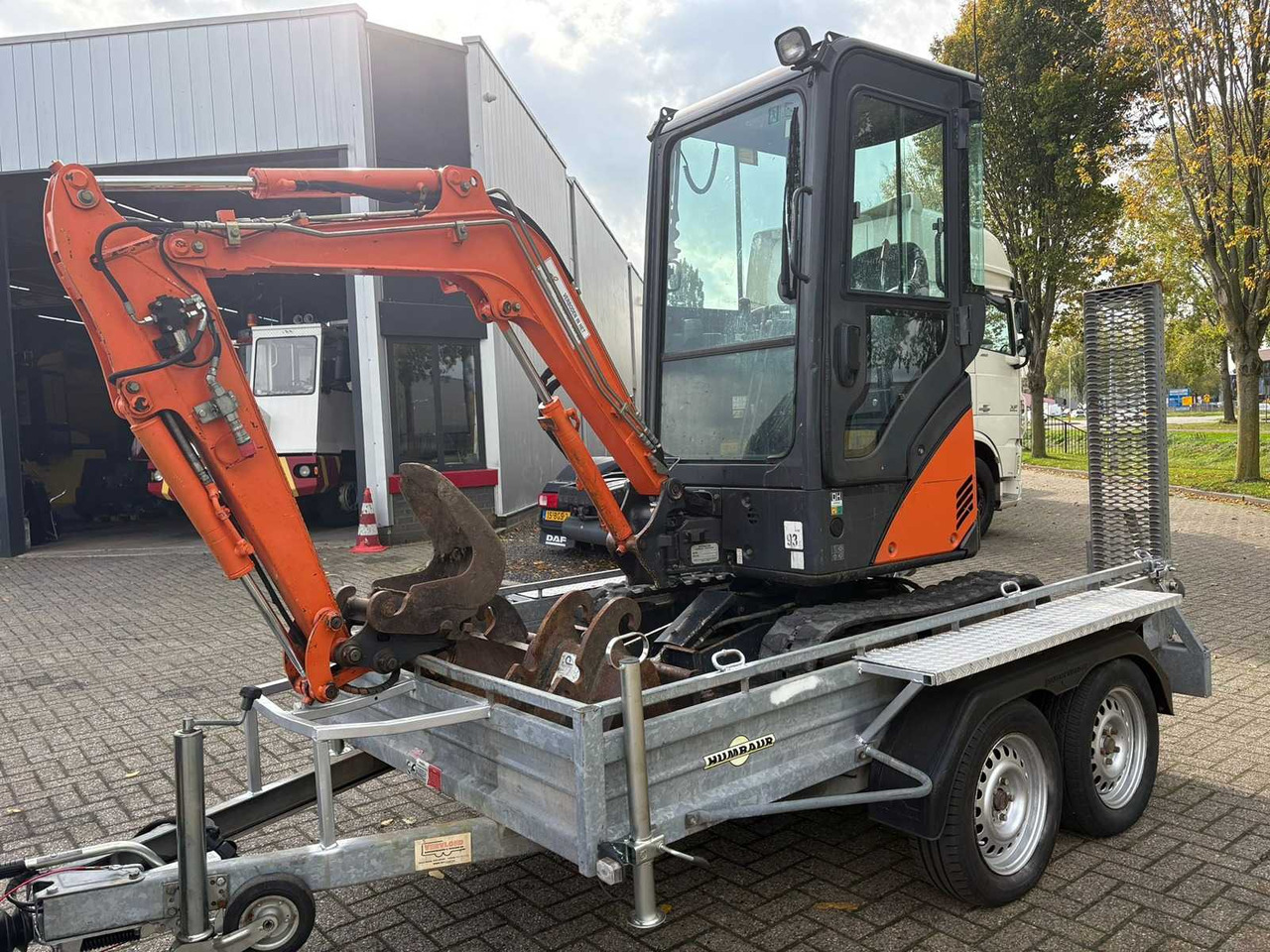 Hitachi HITACHI - ZX17U-2 - MINI EXCAVATOR INCL. ADHERENT - Mini pelle: photos 2 Hitachi HITACHI - ZX17U-2 - MINI EXCAVATOR INCL. ADHERENT - Mini pelle: photos 2