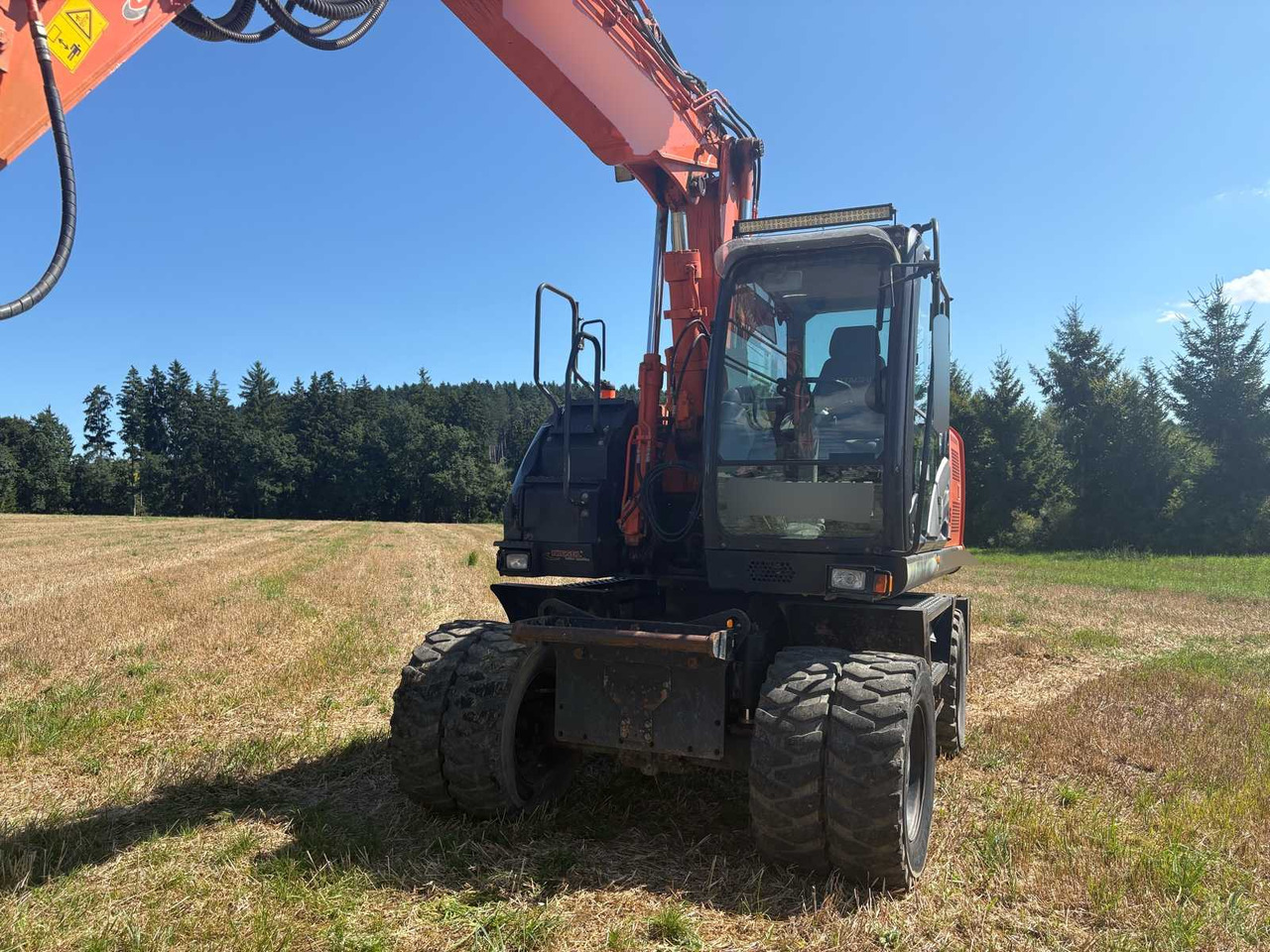 Hitachi ZAXIS 140W-5B - Pelle sur pneus: photos 3 Hitachi ZAXIS 140W-5B - Pelle sur pneus: photos 3