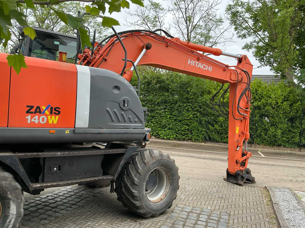 Hitachi ZX140W-3 - Pelle sur pneus: photos 5 Hitachi ZX140W-3 - Pelle sur pneus: photos 5