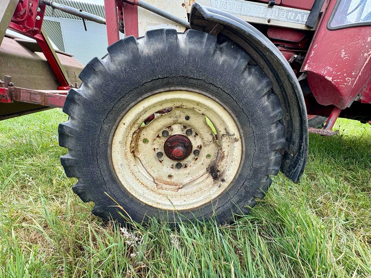 IHC 553 S Turbo - Tracteur agricole: photos 3 IHC 553 S Turbo - Tracteur agricole: photos 3