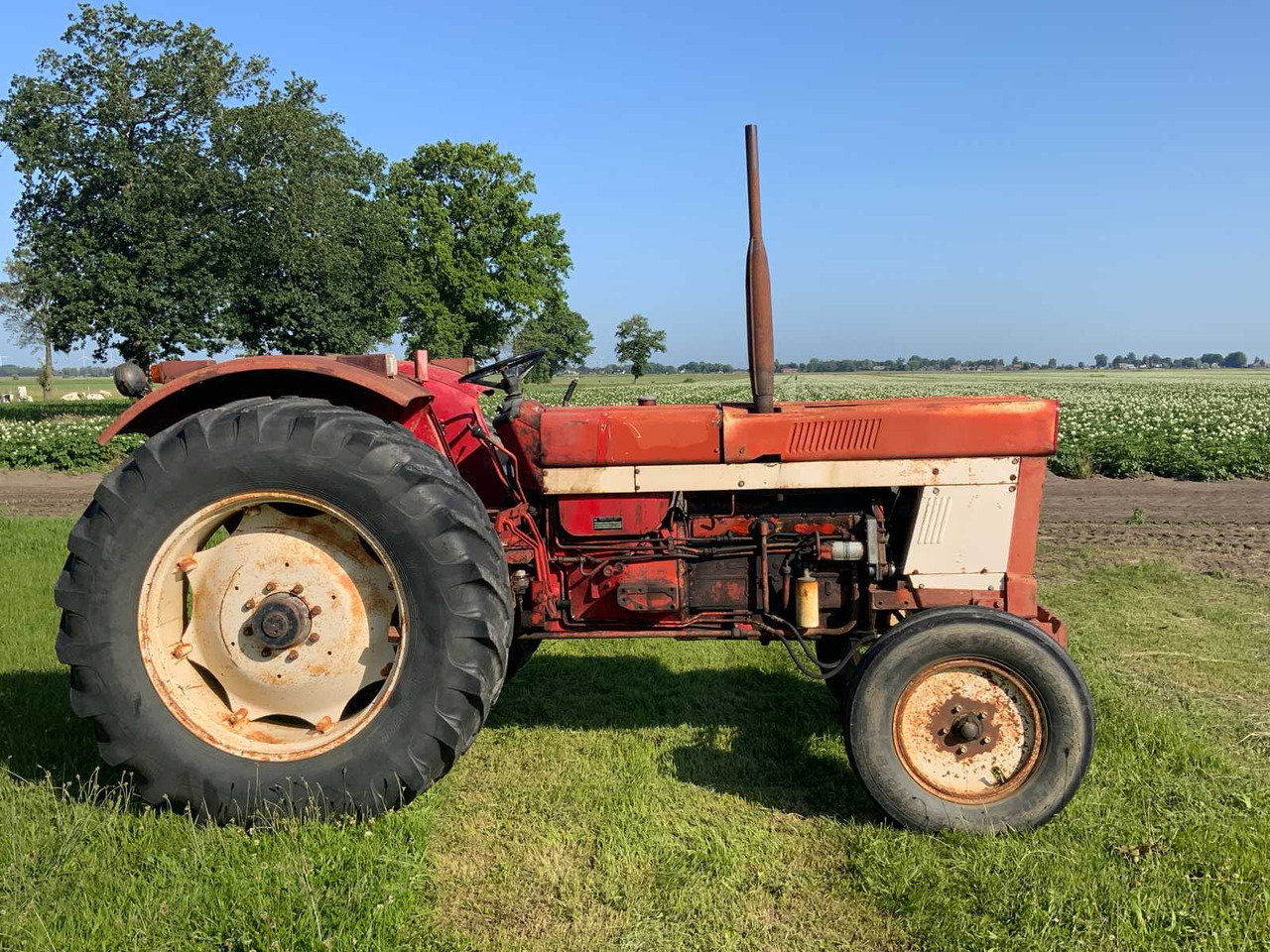 International 1046 A - Tracteur agricole: photos 4 International 1046 A - Tracteur agricole: photos 4