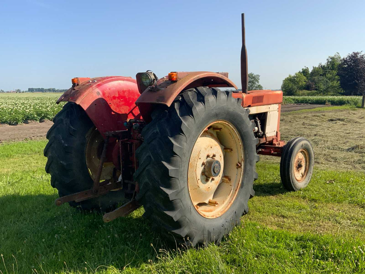 Tracteur agricole International 1046 A: photos 6