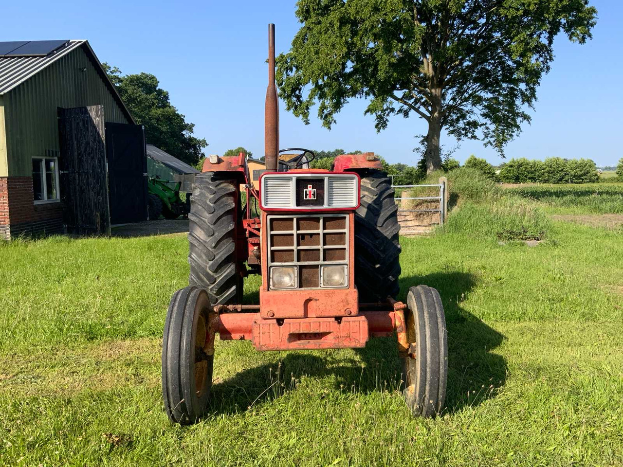 International 1046 A - Tracteur agricole: photos 5 International 1046 A - Tracteur agricole: photos 5
