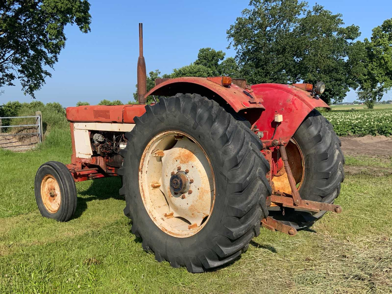 Tracteur agricole International 1046 A: photos 19