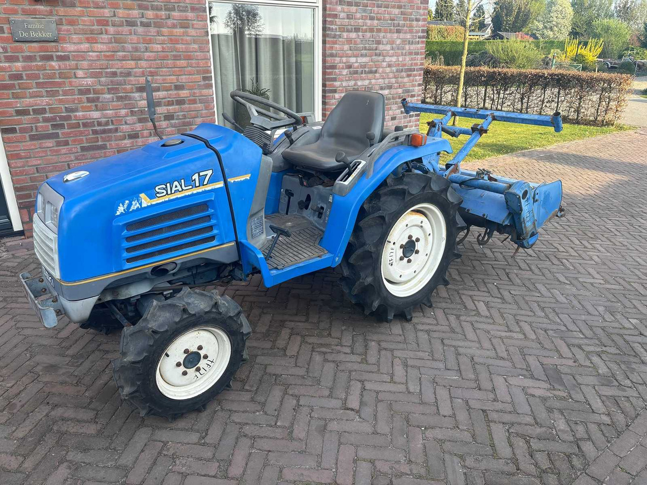 Iseki Trekker - Micro tracteur: photos 1 Iseki Trekker - Micro tracteur: photos 1